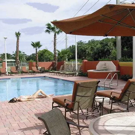 Holiday Inn Express Hotel & Suites Ft. Lauderdale Airport/Cruise 